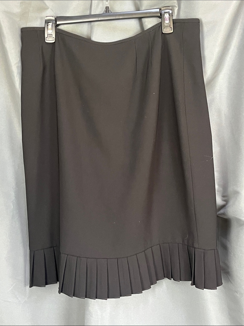 Le Suit Black Midi Skirt with Pleated Hem